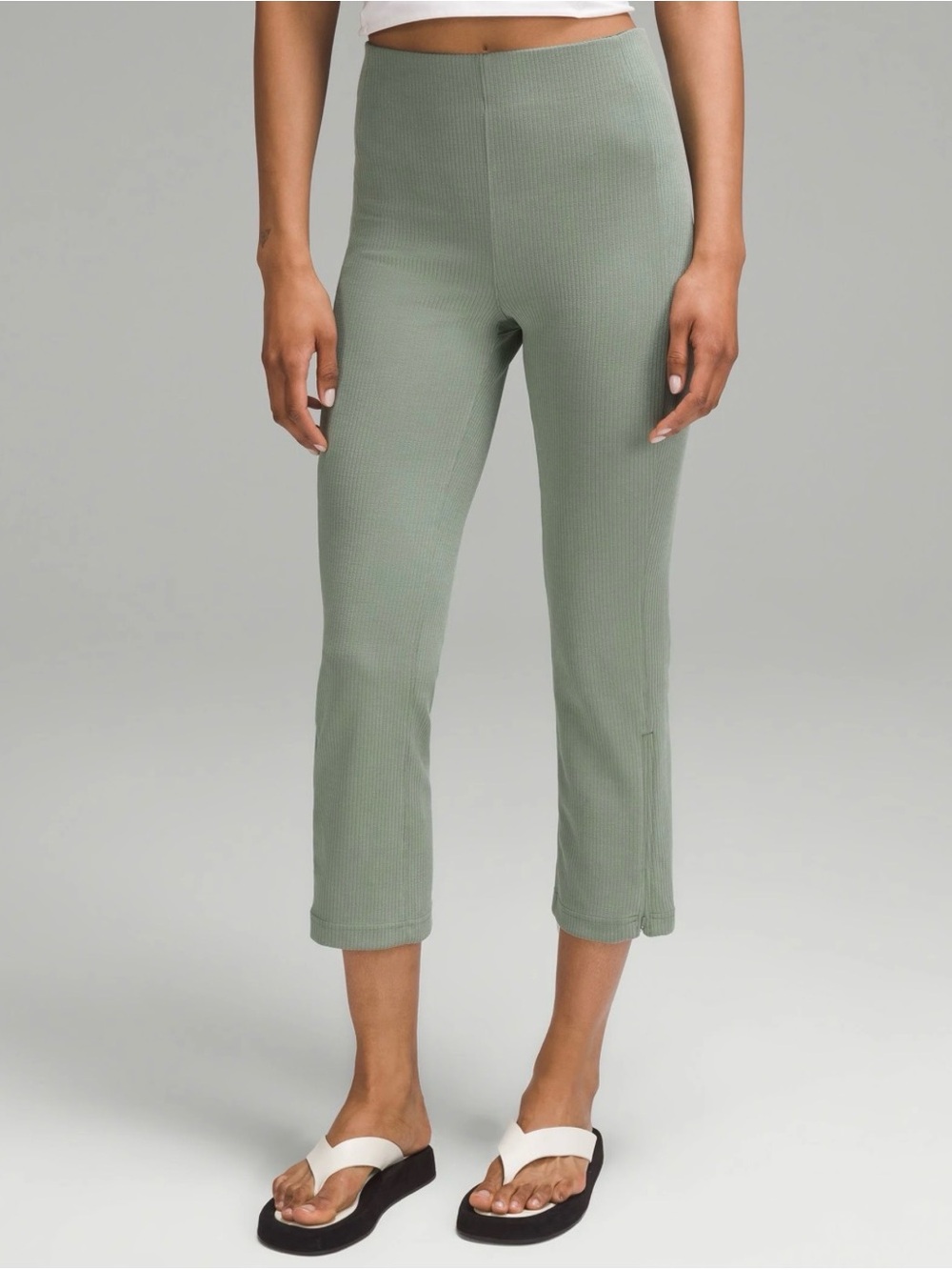Lululemon Ribbed Softstreme Zip-Leg HR Crop 25" Grey Eucalyptus Size 6